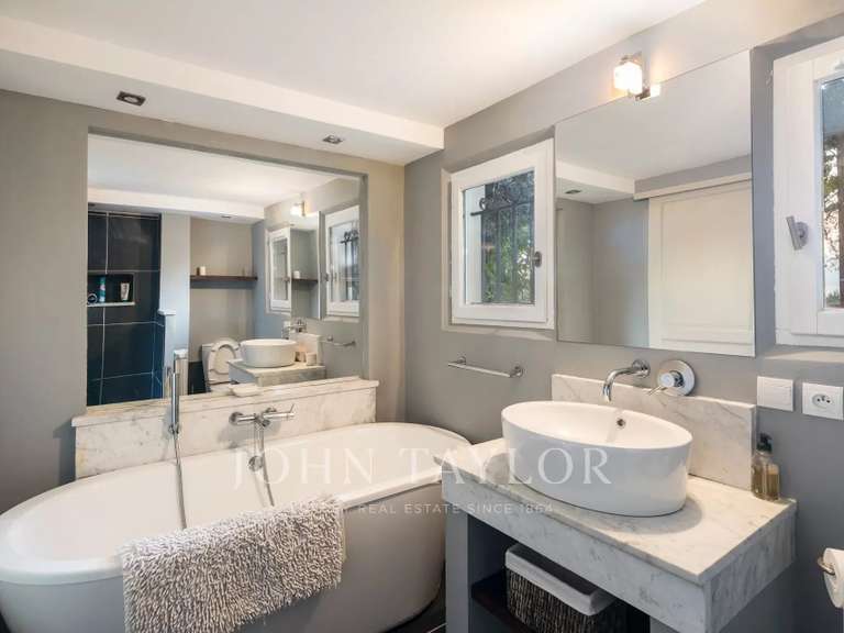 Propriété Châteauneuf-Grasse - 4 chambres - 174m²
