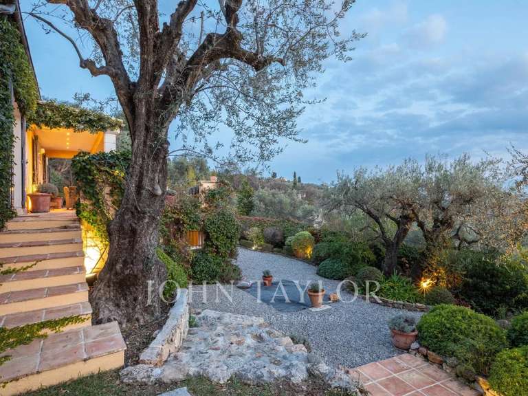 Propriété Châteauneuf-Grasse - 4 chambres - 174m²