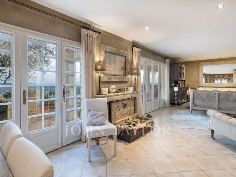 Propriété Châteauneuf-Grasse - 4 chambres - 174m²