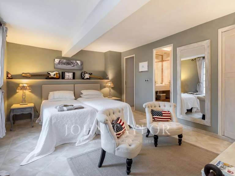 Propriété Châteauneuf-Grasse - 4 chambres - 174m²
