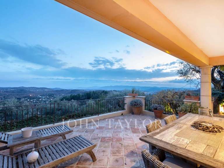 Propriété Châteauneuf-Grasse - 4 chambres - 174m²