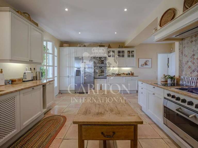 Propriété Châteauneuf-Grasse - 5 chambres - 408m²