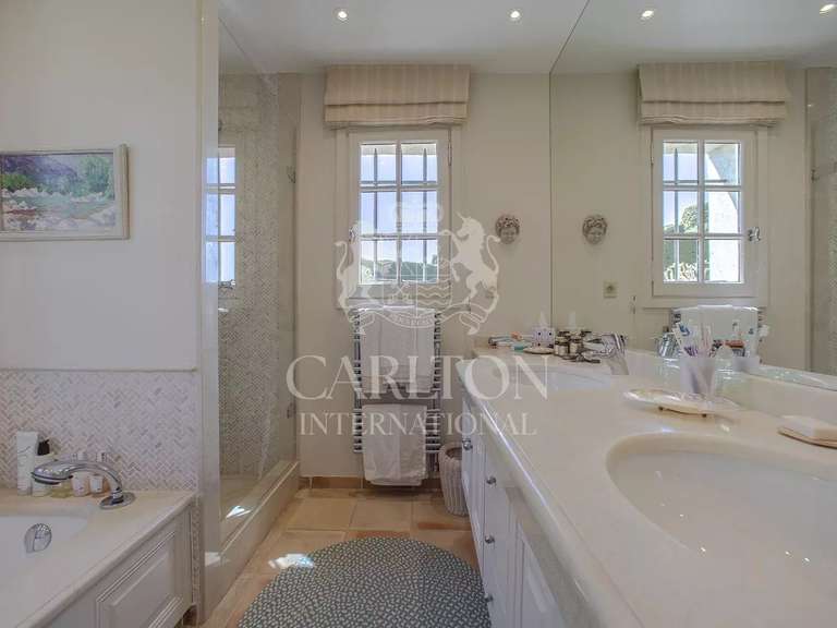 Propriété Châteauneuf-Grasse - 5 chambres - 408m²