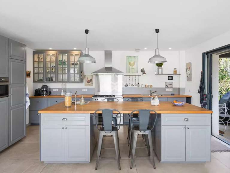 Villa Châteauneuf-Grasse - 4 chambres - 224m²