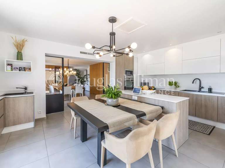 Villa Châteauneuf-Grasse - 5 chambres - 280m²