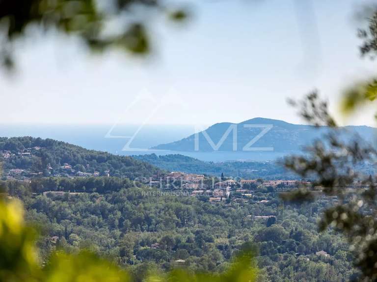 Villa Châteauneuf-Grasse - 5 chambres - 205m²