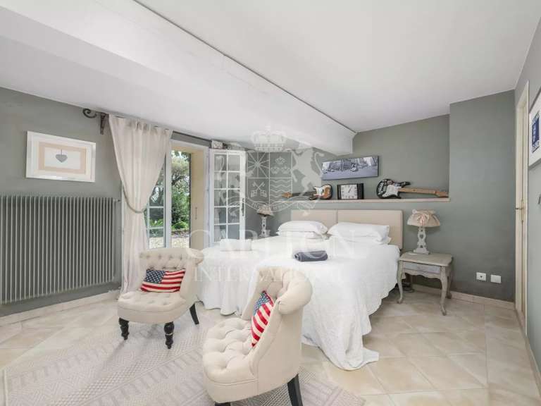 Villa Châteauneuf-Grasse - 4 bedrooms - 175m²