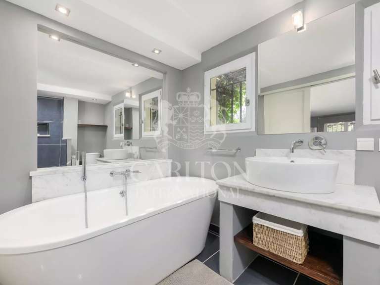 Villa Châteauneuf-Grasse - 4 bedrooms - 175m²