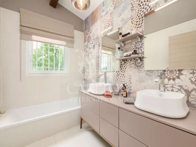 Villa Châteauneuf-Grasse - 4 chambres - 187m²