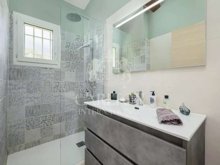 Villa Châteauneuf-Grasse - 4 chambres - 187m²