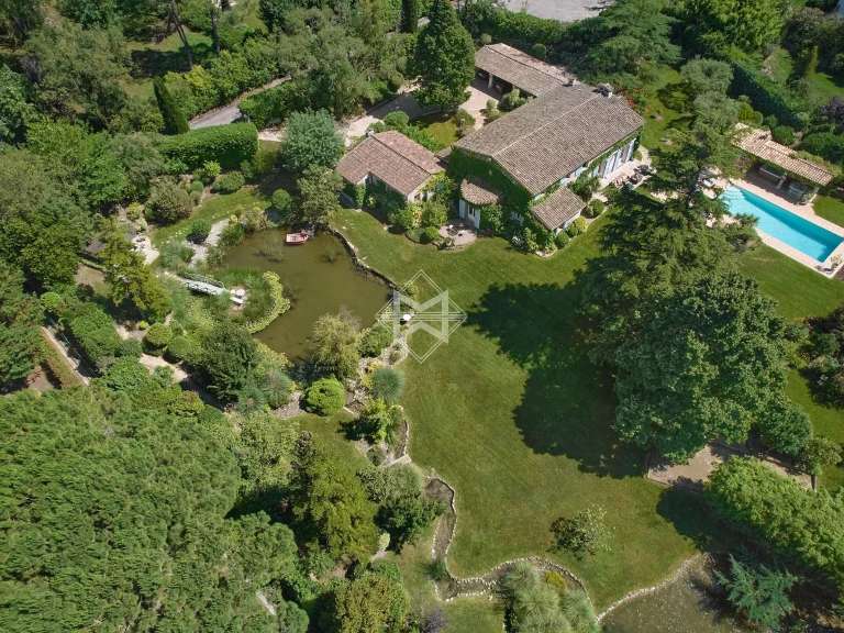 Villa Châteauneuf-Grasse - 6 chambres - 363m²