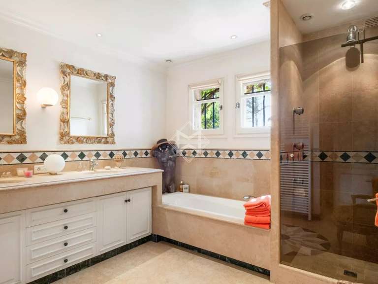 Villa Châteauneuf-Grasse - 6 chambres - 363m²