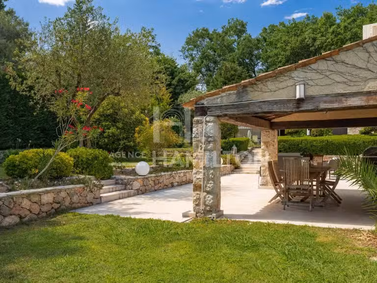 Villa Châteauneuf-Grasse - 5 chambres - 185m²