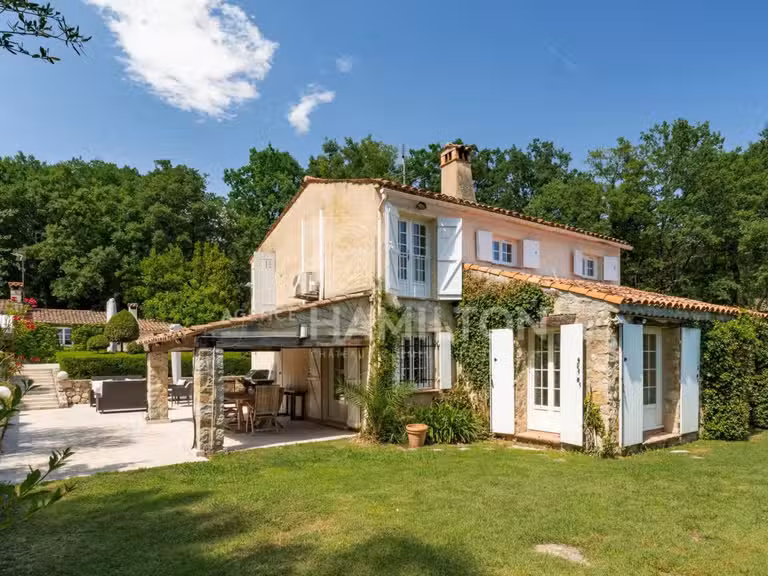 Villa Châteauneuf-Grasse - 5 chambres - 185m²