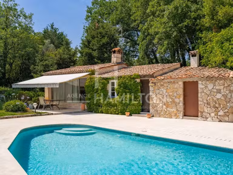 Villa Châteauneuf-Grasse - 5 chambres - 185m²
