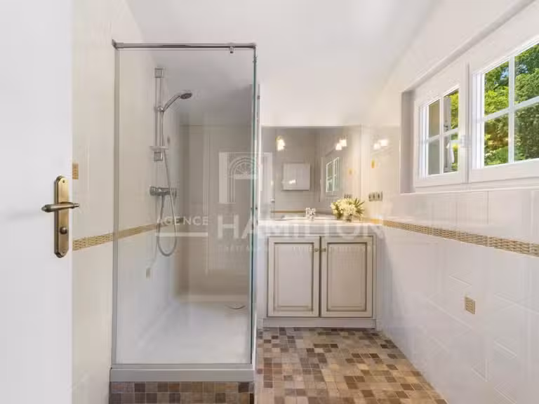 Villa Châteauneuf-Grasse - 5 chambres - 185m²