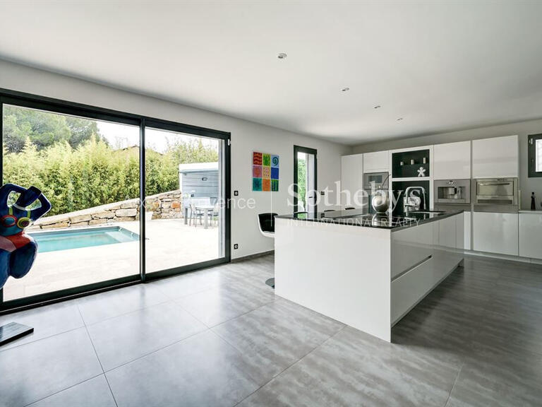 House Châteauneuf-le-Rouge - 3 bedrooms - 260m²