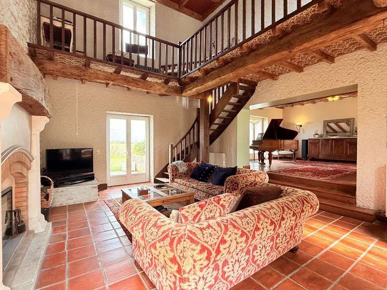 Maison Châteauneuf-sur-Charente - 8 chambres - 271m²