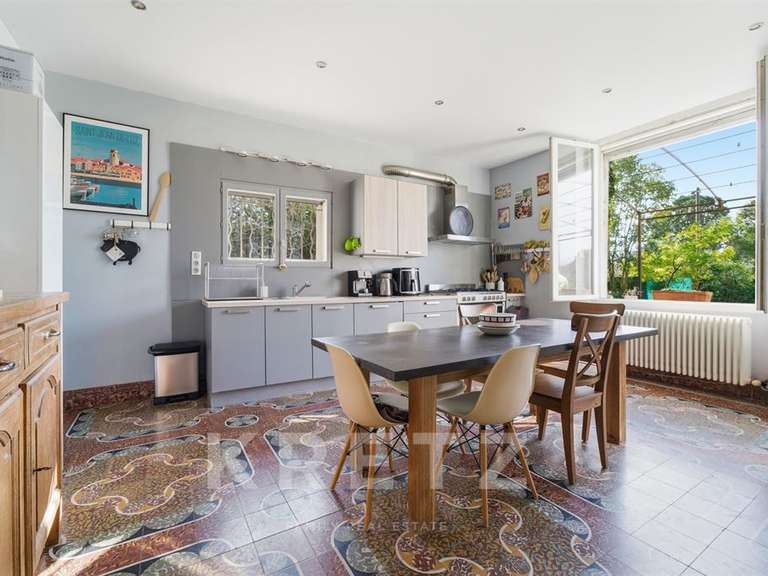 Maison Châteaurenard - 4 chambres - 232m²