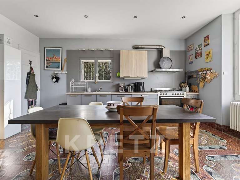 Maison Châteaurenard - 4 chambres - 232m²