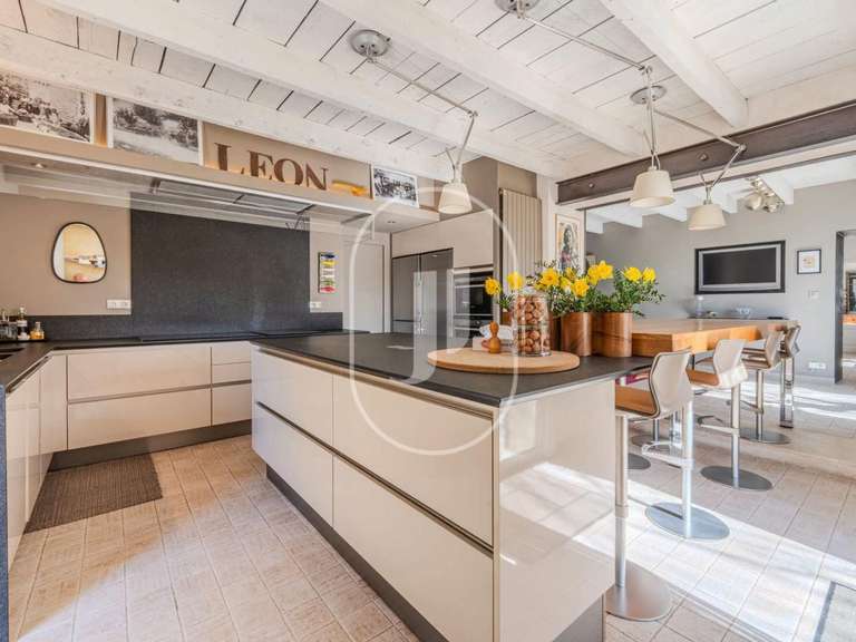 House Châteaurenard - 5 bedrooms - 240m²