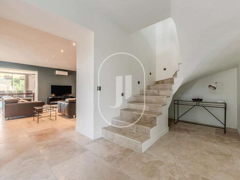 Maison Châteaurenard - 5 chambres - 341m²