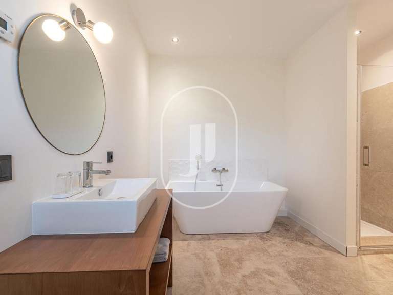 Maison Châteaurenard - 5 chambres - 341m²