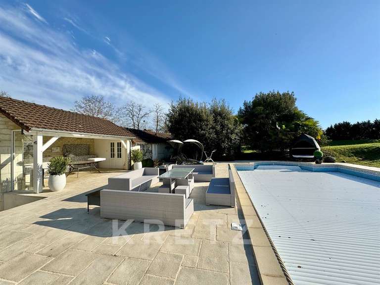 Maison Châtellerault - 6 chambres - 583m²