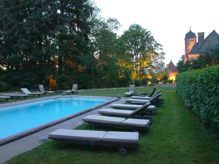 Castle Châtillon-en-Bazois - 22 bedrooms - 2163m²