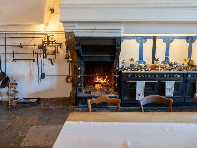 Castle Châtillon-en-Bazois - 22 bedrooms - 2163m²