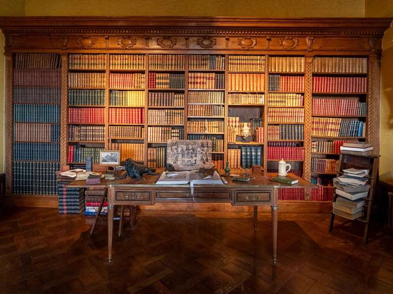 Castle Châtillon-en-Bazois - 22 bedrooms - 2163m²