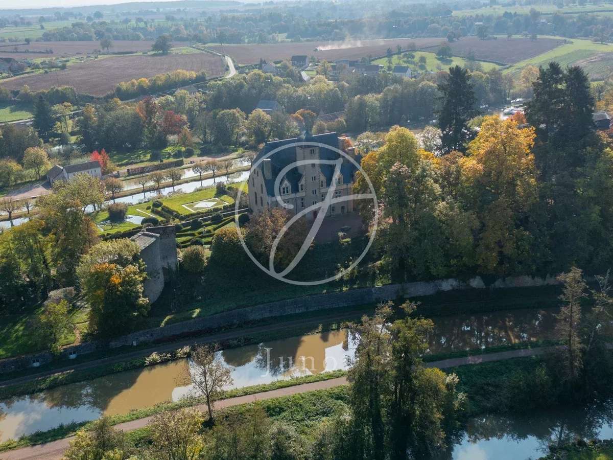 Castle Châtillon-en-Bazois