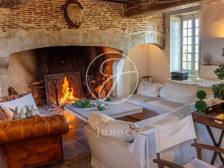 Château Châtillon-en-Bazois - 22 chambres - 2163m²