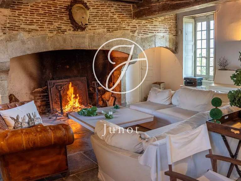 Château Châtillon-en-Bazois - 22 chambres - 2163m²