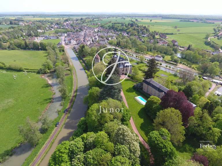 Château Châtillon-en-Bazois - 22 chambres - 2163m²