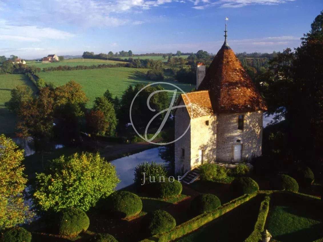 Château Châtillon-en-Bazois
