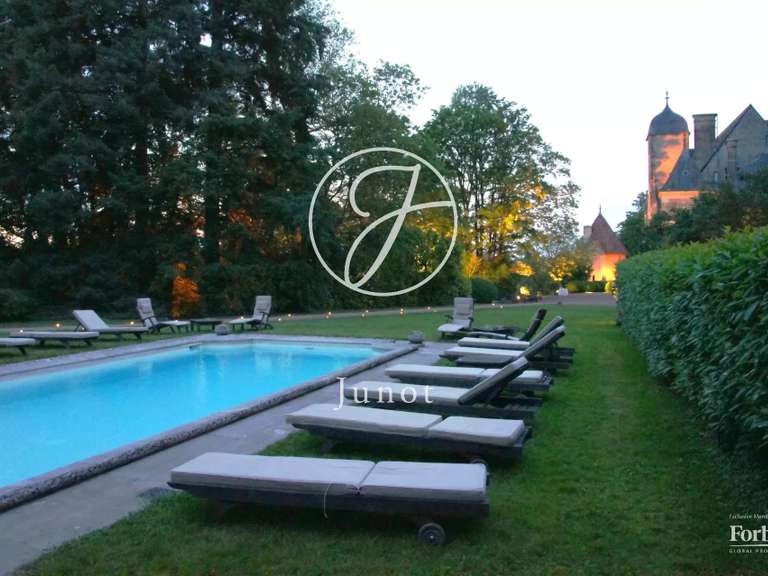 Château Châtillon-en-Bazois - 22 chambres - 2163m²