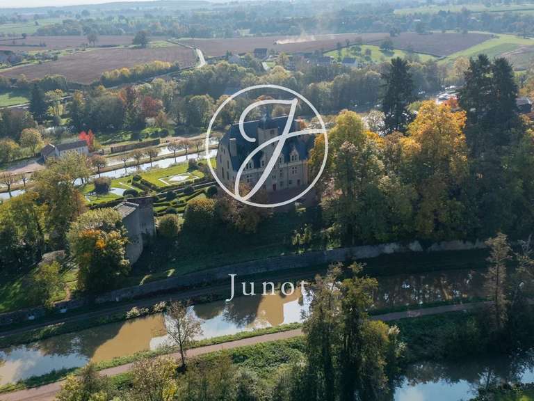 Château Châtillon-en-Bazois - 22 chambres - 2163m²