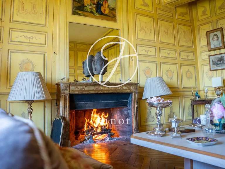 Château Châtillon-en-Bazois - 22 chambres - 2163m²