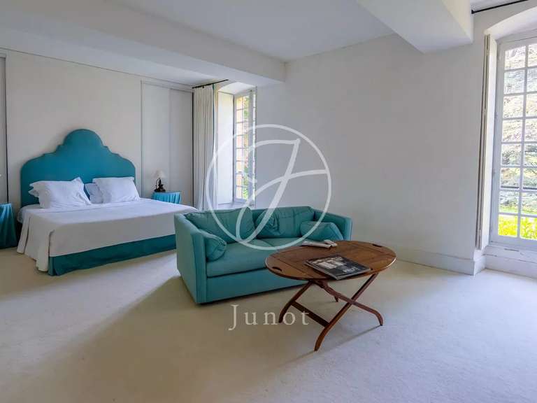 Château Châtillon-en-Bazois - 22 chambres - 2163m²