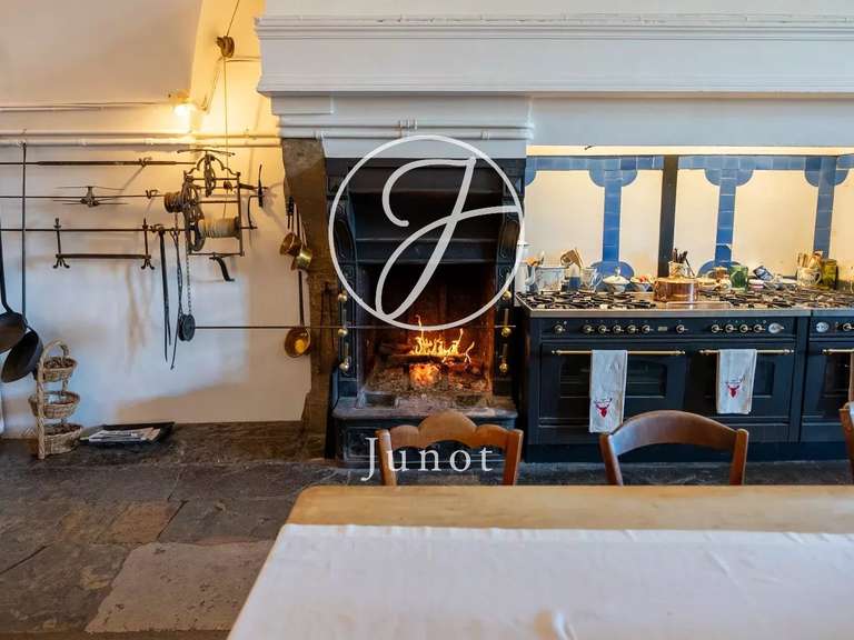 Château Châtillon-en-Bazois - 22 chambres - 2163m²