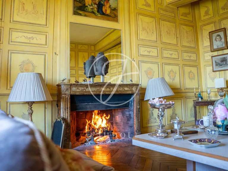 Château Châtillon-en-Bazois - 22 chambres - 2163m²
