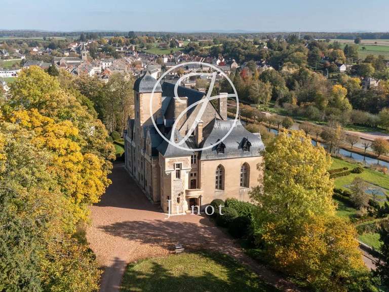 Château Châtillon-en-Bazois - 22 chambres - 2163m²