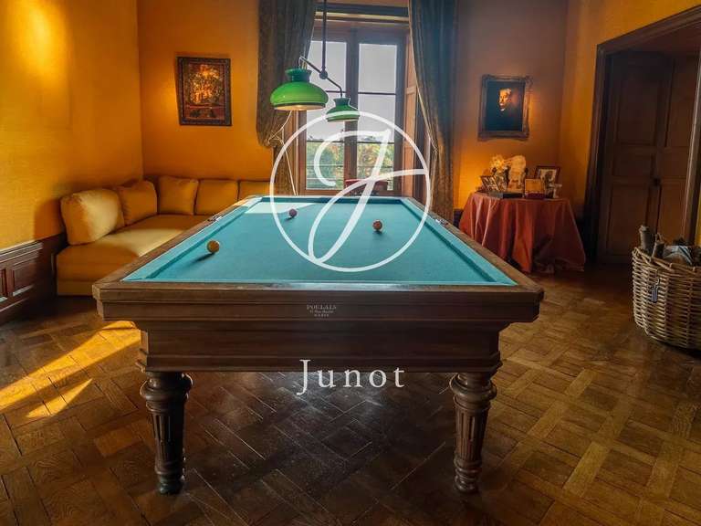 Château Châtillon-en-Bazois - 22 chambres - 2163m²