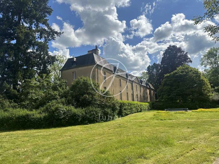 Château Châtillon-en-Bazois - 22 chambres - 2163m²