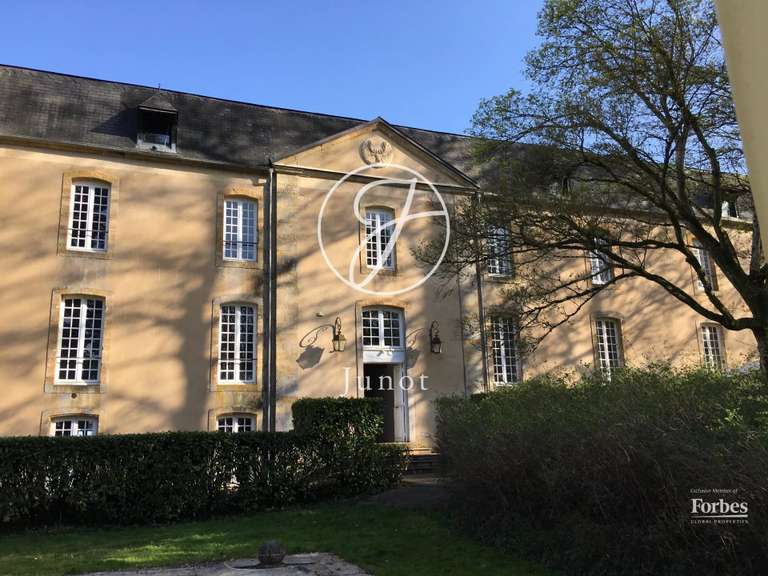 Château Châtillon-en-Bazois - 22 chambres - 2163m²