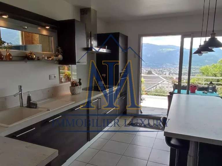 Maison Châtillon-sur-Cluses - 131m²