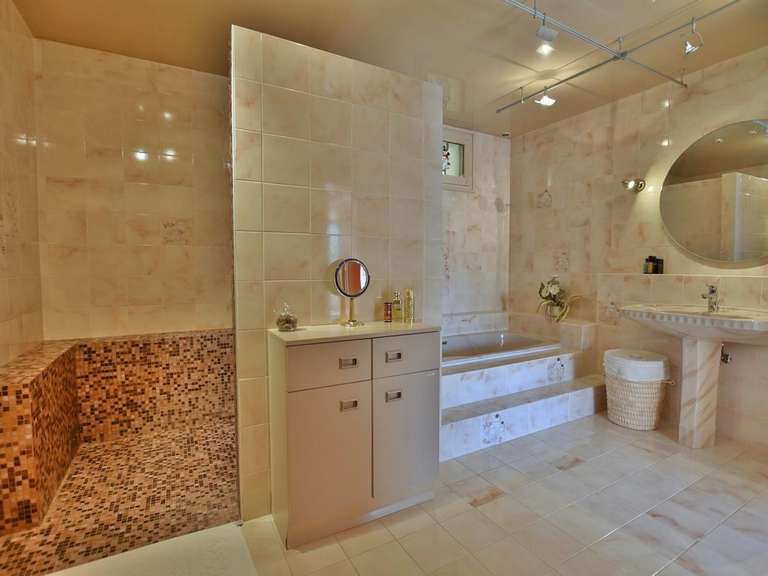Maison Châtillon-sur-Cluses - 4 chambres - 380m²