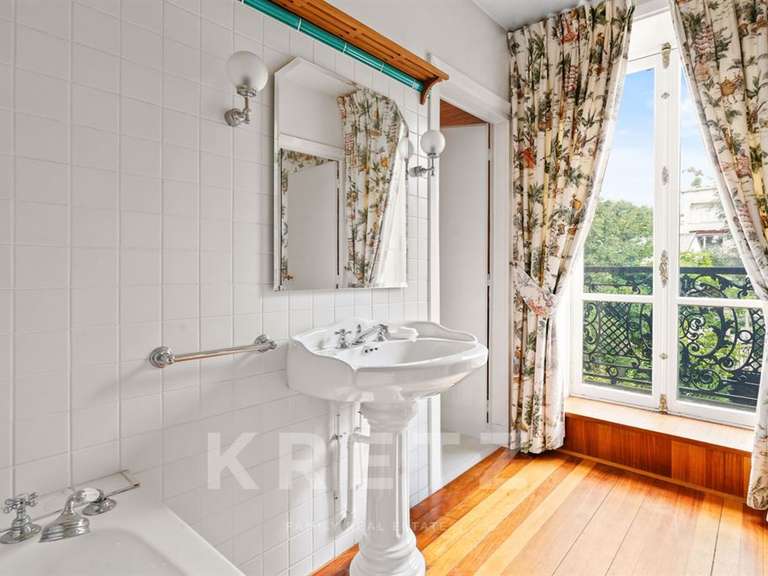 House Chatou - 8 bedrooms - 311m²