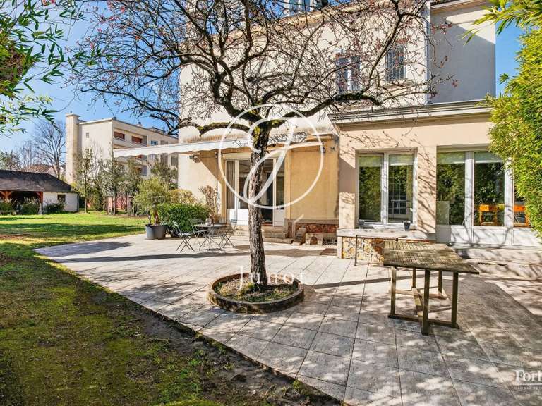 Maison Chatou - 7 chambres - 307m²